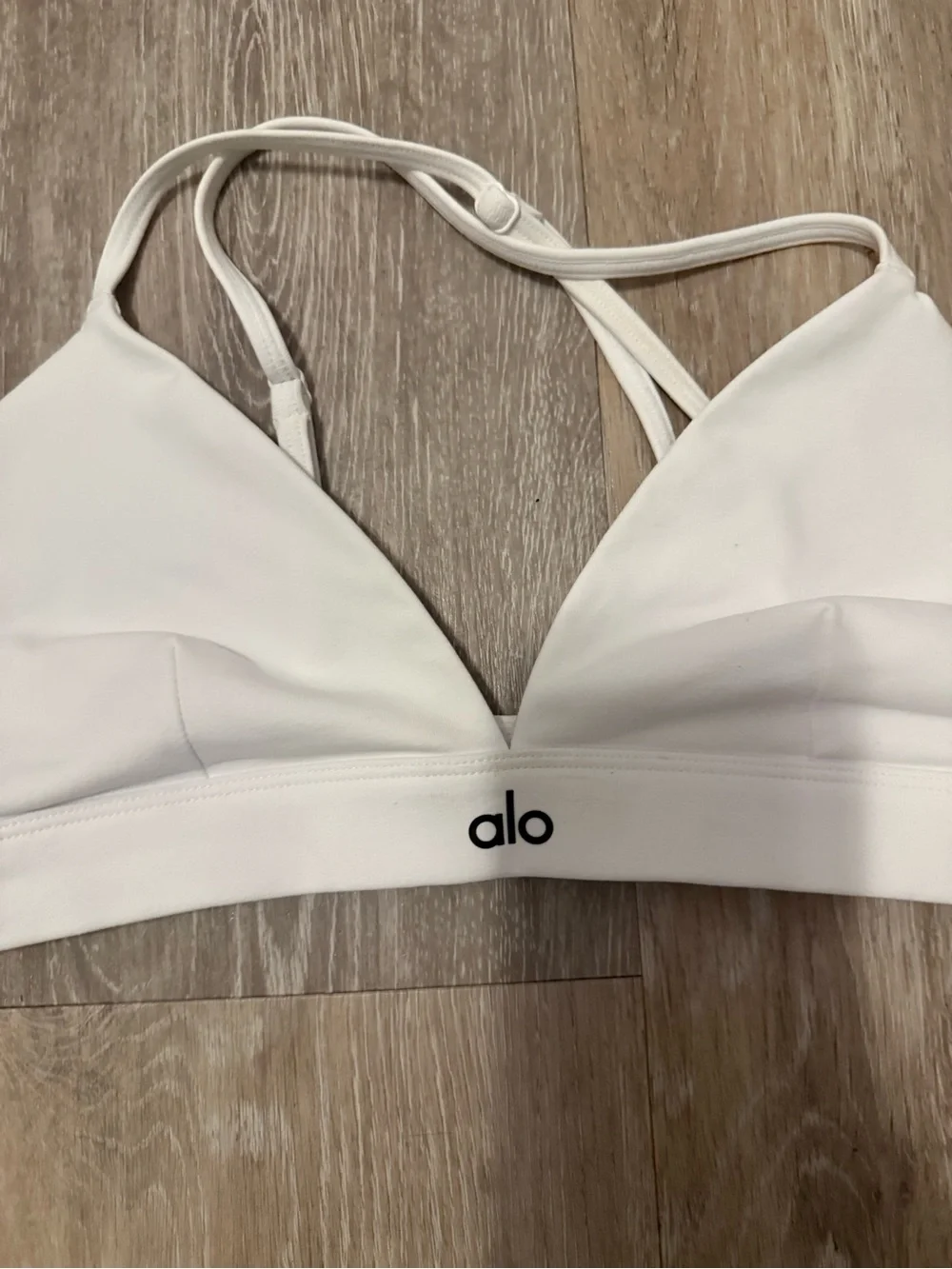 Brand new ALO Yoga White Strappy V-Neck Sports Bralette